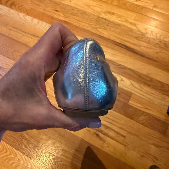 Perfect Holiday Shoe! 
Stuart Weitzman Emilia Silver Women's Flats - Picture 6 of 12